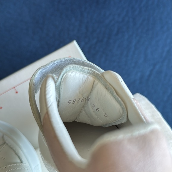 Alexander McQueen Kids Pink Round Toe Touch Strap Velcro
Sneakers Size 26 US 9.5 - Picture 5 of 11